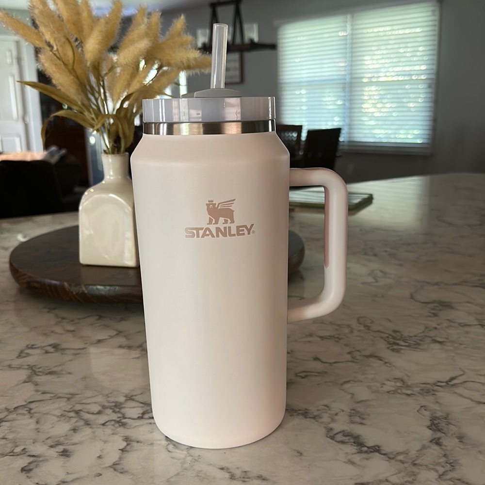 Stanley 64oz Quencher